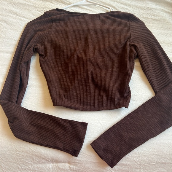 Cropped twist front top - Picture 2 of 4